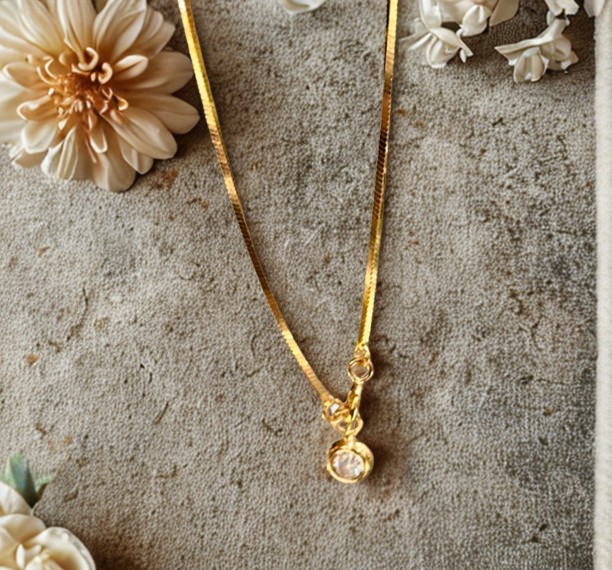 Rosa Classic Gold Bracelet with Crystal Charm